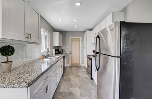 Rancho Oakey House | Beautiful sanctuary, minutes from the Strip!