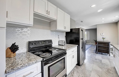 Rancho Oakey House | Beautiful sanctuary, minutes from the Strip!