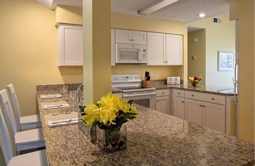 Hilton Head Island Cottage | Beautiful scenic property that backs up to the Galleon Golf Course in Shipyard