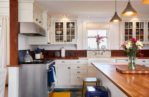 Siasconset House | Beautiful 'Sconset Victorian House w/Beach Access