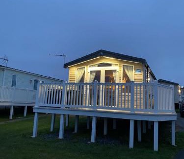 Exmouth Apartment | Beautiful sea view 3 bedroomed Holiday Home Caravan