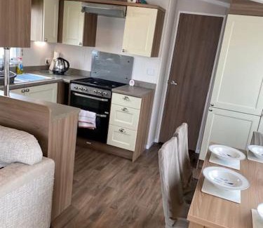 Exmouth Apartment | Beautiful sea view 3 bedroomed Holiday Home Caravan