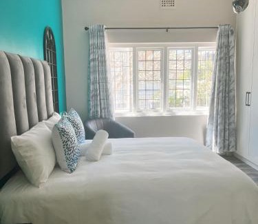 Cape Town Apartment | Beautiful SeaPoint Holiday Apt