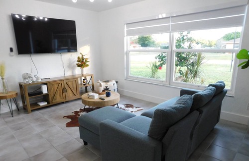 Joel House | Beautiful Seasonal Home w/pool