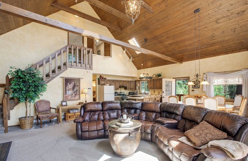 Florissant Cabin | Beautiful Secluded Cabin on 2.5 acres with hot tub and Wi-Fi