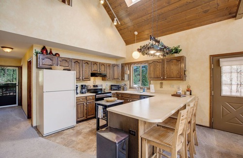 Florissant Cabin | Beautiful Secluded Cabin on 2.5 acres with hot tub and Wi-Fi