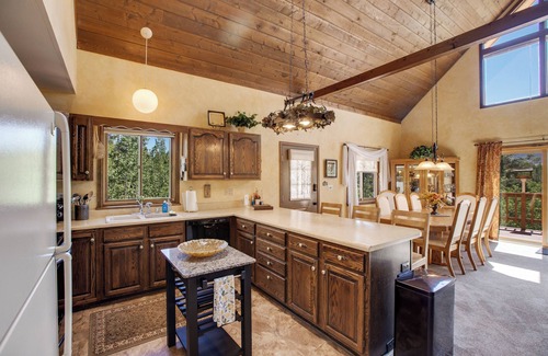 Florissant Cabin | Beautiful Secluded Cabin on 2.5 acres with hot tub and Wi-Fi