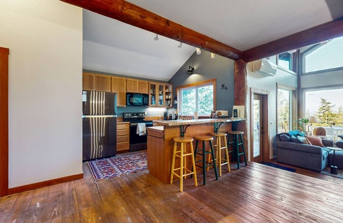 Eastsound Cabin | Beautiful, secluded home w/bay views - watch the sunset from your deck
