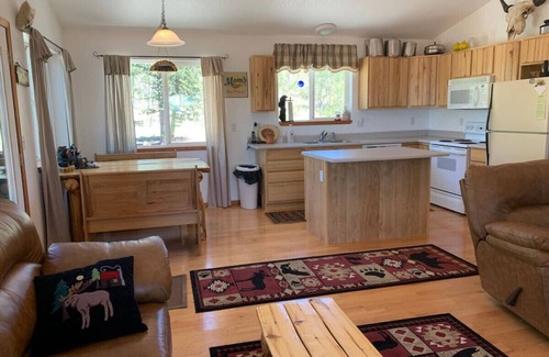 Indian Mountain Cabin | Beautiful & Secluded Rocky Mountain Hideaway