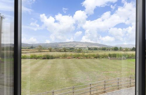 Mangotsfield House | Beautiful Self Contained Loft Studio Home in Rural Toddington