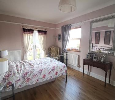 Glasgow Apartment | Beautiful self contained apartment with garden