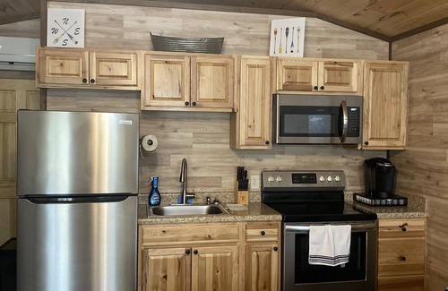 Elizabethton Cabin | Beautiful Serene Studio Cabin!
