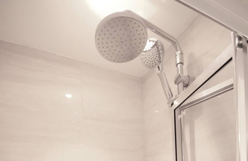 Leatherhead Apartment | Beautiful Serviced Apartment in Leatherhead first floor