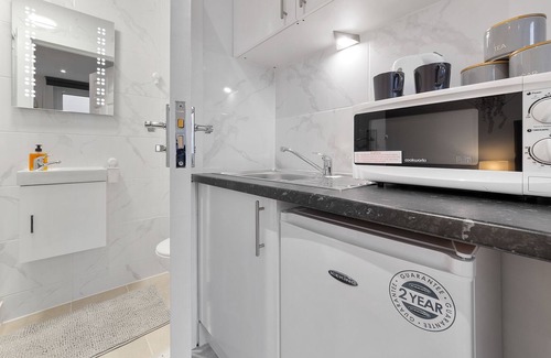 Penge Apartment | Beautiful Serviced Room Crystal Palace London SE20