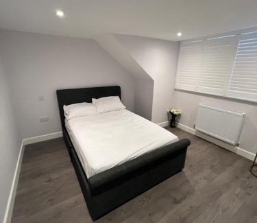 Strood House | Beautiful Shared One Bed Flat (Room/Front)