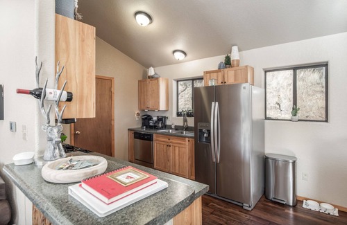 Ruidoso Cabin | Beautiful Sierra Blanca View/Sleeps 8/Large Deck & Hot Tub/Near Ski Apache