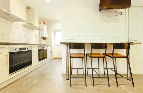 Cribbs Causeway Apartment | Beautiful six bedroom house - Wordsworth
