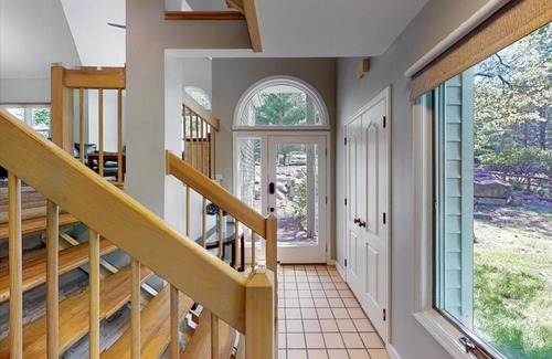 Lake Harmony House | Beautiful Ski & Mountain View Home by the Lake