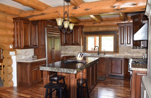 Island Park Cabin | BEAUTIFUL, SLEEPS 20