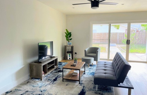 North Austin Civic Association House | Beautiful Smart Home in North Austin - Perfect for Remote Work or Relaxation