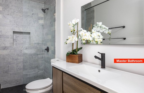 North Austin Civic Association House | Beautiful Smart Home in North Austin - Perfect for Remote Work or Relaxation