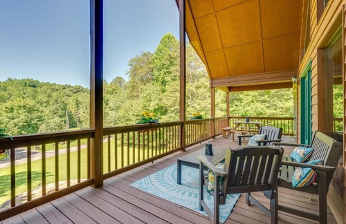 Murphy House | Beautiful Smoky Mountain Chalet with Game Room!