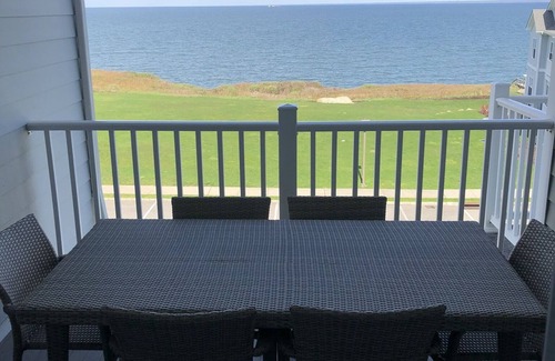 Greenport Condo | Beautiful Soundfront condominium