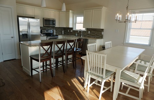 South End Condo | Beautiful South end property-4BR/2nd floor - 1.5 blocks to beach!