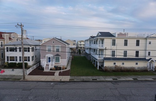 South End Condo | Beautiful South end property-4BR/2nd floor - 1.5 blocks to beach!