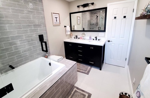 Garden Isles House | Beautiful South FL Oasis. 2/2 Charming Home with pool. 3 miles from the beach.