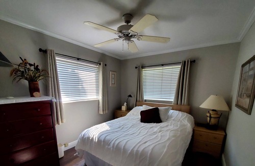 Garden Isles House | Beautiful South FL Oasis. 2/2 Charming Home with pool. 3 miles from the beach.