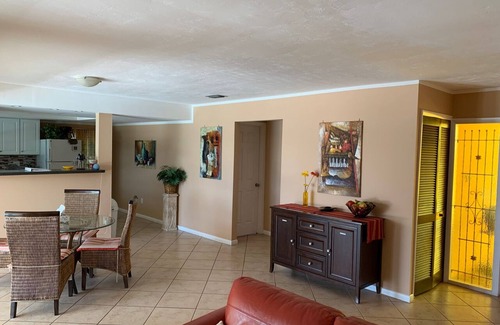 Cape Coral Villa | Beautiful south-facing pool villa on the saltwater canal in Cape Coral