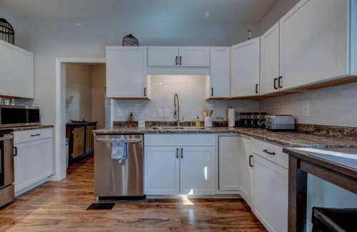 Merion Village House | Beautiful South-Side Stay