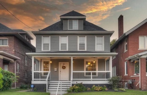 Merion Village House | Beautiful South-Side Stay