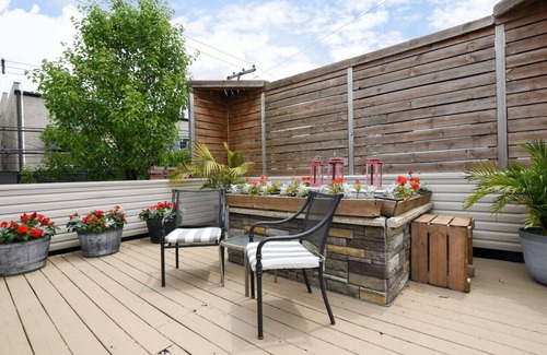 North Center Condo | Beautiful Spa Like Suite on the North side!