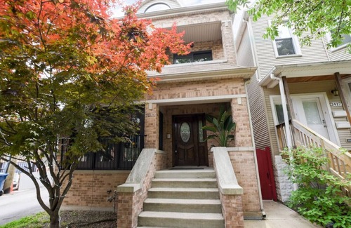 North Center Condo | Beautiful Spa Like Suite on the North side!