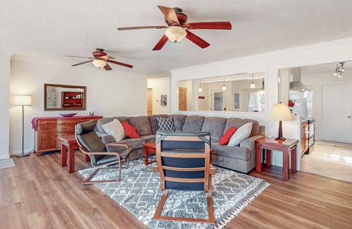 Rancho Bijou House | Beautiful spacious home on golf course & a few blocks from lake - dog-friendly