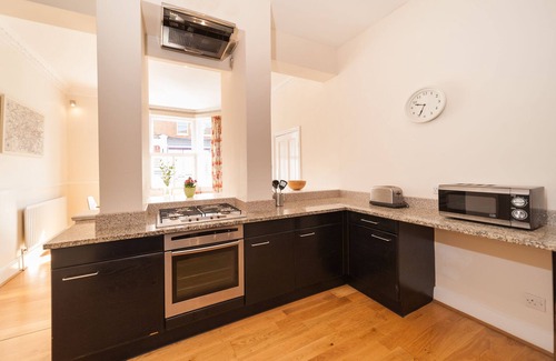 Northcote House | Beautiful Spacious 3 bedroom House in Battersea