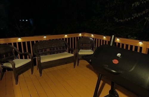 McDonough House | Beautiful & Spacious- 3 Levels -Sleeps 18-20 people- 30 minutes from ATL Airport