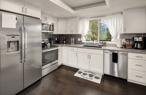 Central Houghton House | Beautiful & Spacious 4 Bed w/AC, 2 living rooms