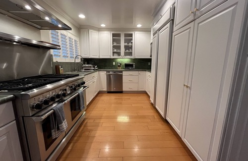 Orange House | Beautiful Spacious 4 Bdm home near Disney