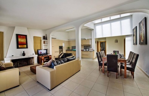 Santa Eulalia Villa | Beautiful, Spacious 6 Bedroom Villa Santa, Centrally Located In Albufeira