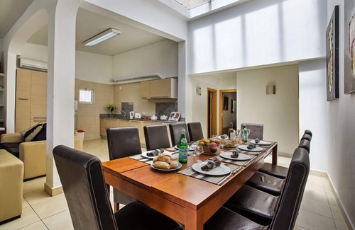 Santa Eulalia Villa | Beautiful, Spacious 6 Bedroom Villa Santa, Centrally Located In Albufeira