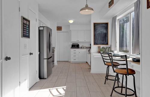 Antioch House | Beautiful, Spacious, and Delightful Abode Ideal for Large Groups!