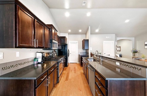 Southwest Ada County Alliance House | 🏡 Beautiful Spacious Boise Home: ✌️TWO Masters w/Full Baths ➕ walk-in closets