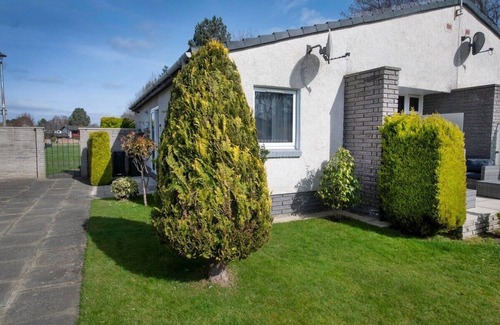Longcroft House | Beautiful spacious house Airport