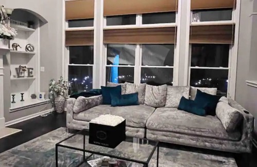 Cliftondale House | Beautiful Spacious Home In Atlanta with Content Area in a beautiful neighborhood