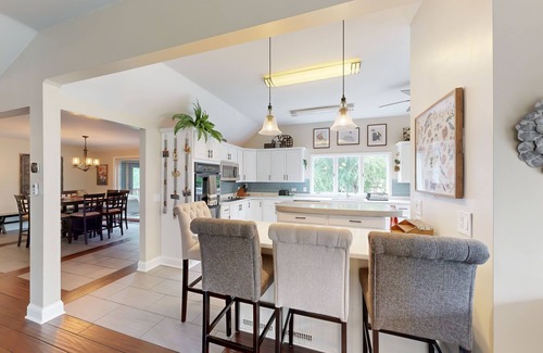 McHenry House | Beautiful, spacious home with mature landscaping, game room, & grill - dogs ok