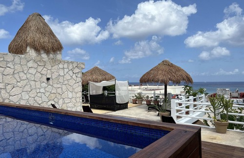 Colonia Centro Apartment | Beautiful spacious suite with pool near waterfront