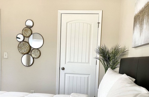 Clarkdale House | Beautiful Spacious Townhome Minutes from Atlanta Airport